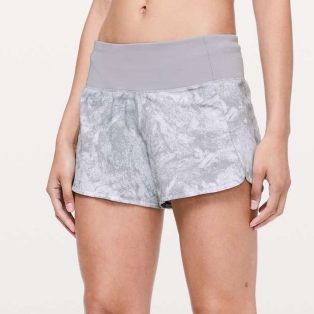 Lululemon Run Times Short II *4" Size 6 Shadow Leaf Light Ivory Muse/Light Ivory